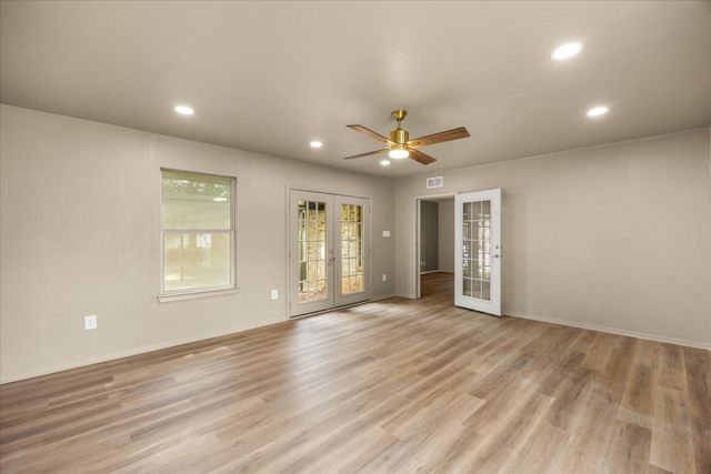 417 Sky Harbour Court, Granbury, TX 76049