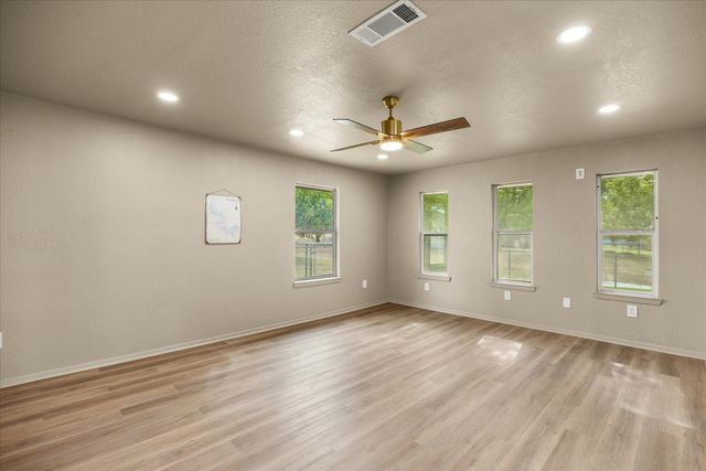 417 Sky Harbour Court, Granbury, TX 76049