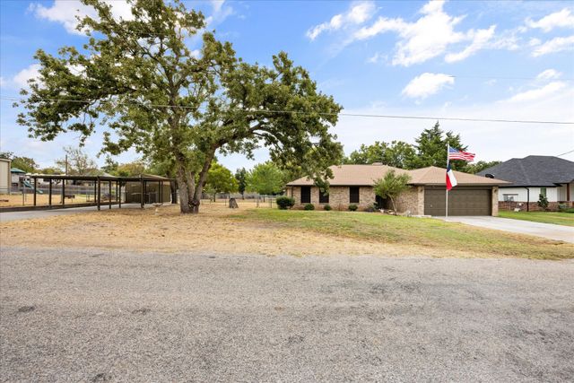 417 Sky Harbour Court, Granbury, TX 76049