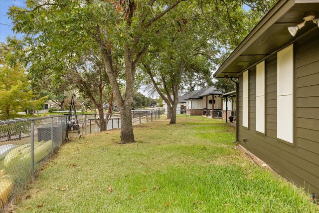 417 Sky Harbour Court, Granbury, TX 76049
