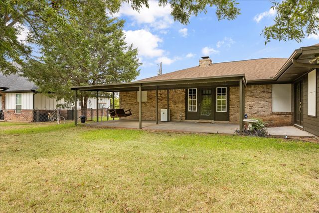 417 Sky Harbour Court, Granbury, TX 76049