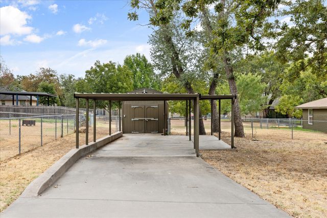 417 Sky Harbour Court, Granbury, TX 76049