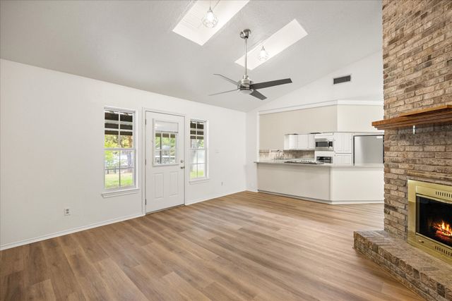 417 Sky Harbour Court, Granbury, TX 76049