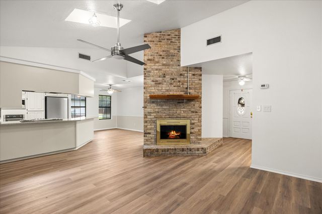 417 Sky Harbour Court, Granbury, TX 76049