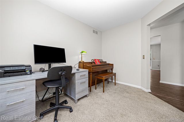 7570 Greenway Lane, West Bloomfield Charter Township, MI 48324