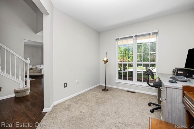 7570 Greenway Lane, West Bloomfield Charter Township, MI 48324