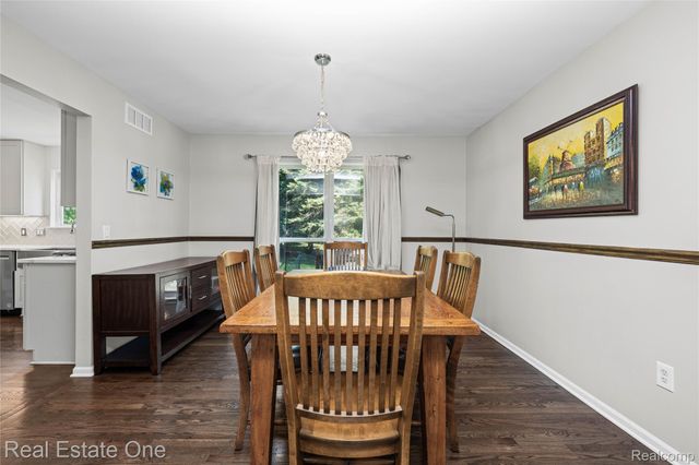 7570 Greenway Lane, West Bloomfield Charter Township, MI 48324