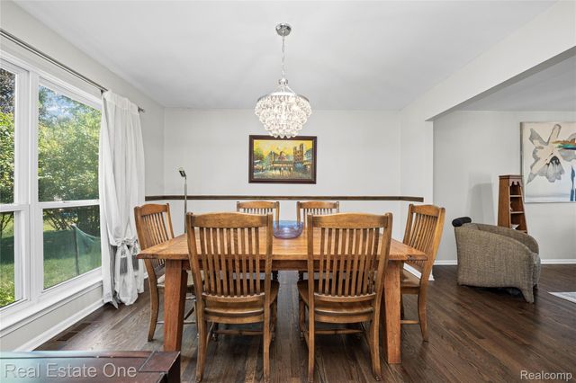 7570 Greenway Lane, West Bloomfield Charter Township, MI 48324