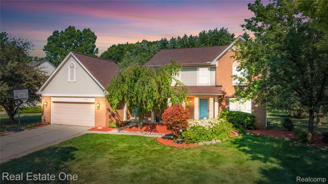 7570 Greenway Lane, West Bloomfield Charter Township, MI 48324