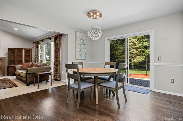 7570 Greenway Lane, West Bloomfield Charter Township, MI 48324