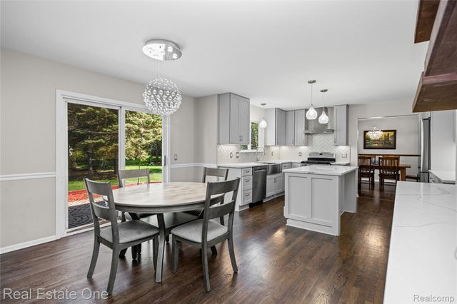 7570 Greenway Lane, West Bloomfield Charter Township, MI 48324