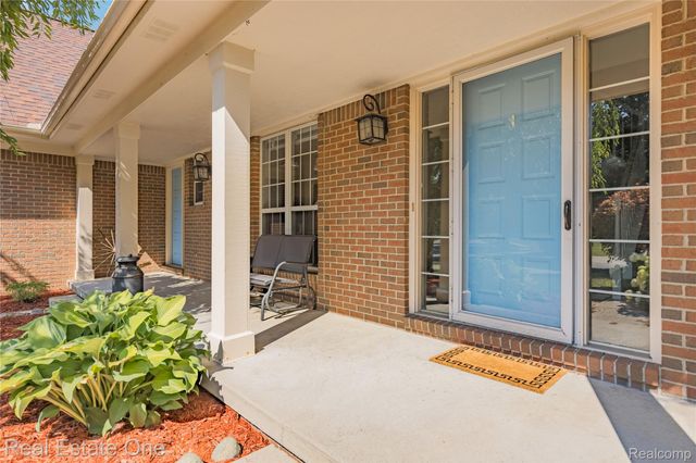 7570 Greenway Lane, West Bloomfield Charter Township, MI 48324