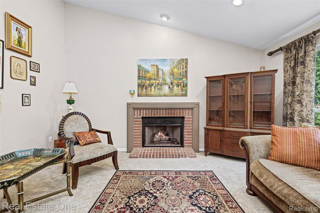 7570 Greenway Lane, West Bloomfield Charter Township, MI 48324