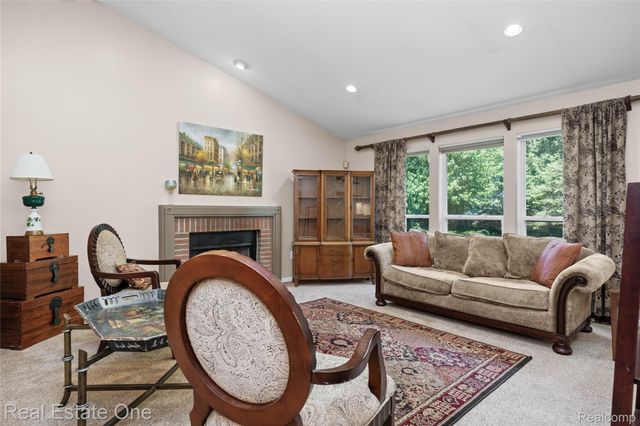 7570 Greenway Lane, West Bloomfield Charter Township, MI 48324