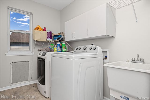 7570 Greenway Lane, West Bloomfield Charter Township, MI 48324