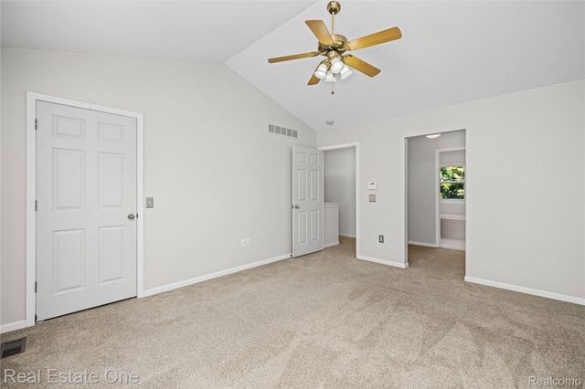 7570 Greenway Lane, West Bloomfield Charter Township, MI 48324