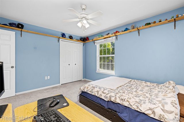 7570 Greenway Lane, West Bloomfield Charter Township, MI 48324