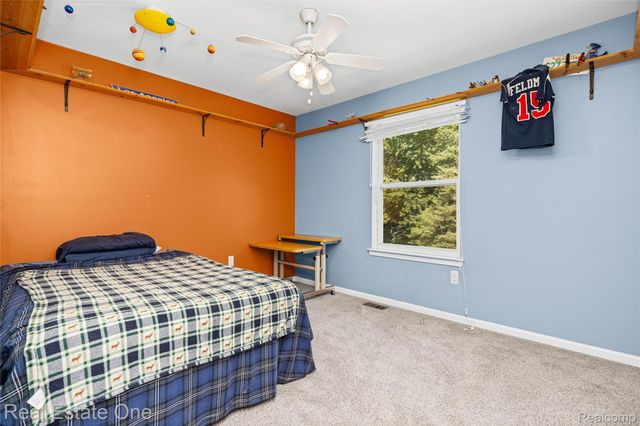 7570 Greenway Lane, West Bloomfield Charter Township, MI 48324