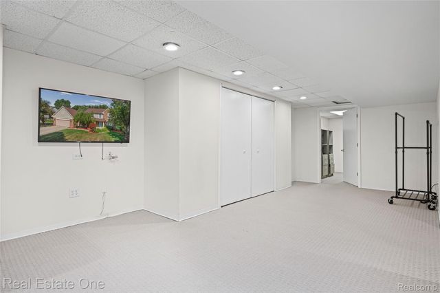 7570 Greenway Lane, West Bloomfield Charter Township, MI 48324
