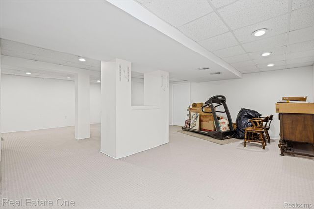 7570 Greenway Lane, West Bloomfield Charter Township, MI 48324