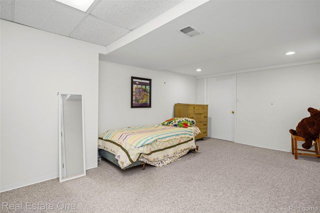 7570 Greenway Lane, West Bloomfield Charter Township, MI 48324