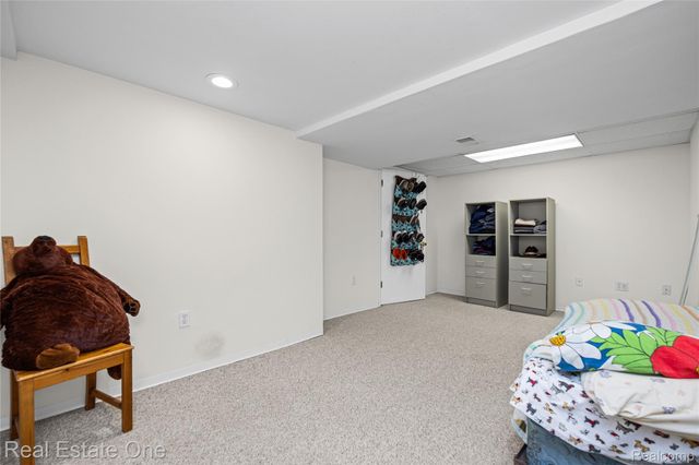 7570 Greenway Lane, West Bloomfield Charter Township, MI 48324