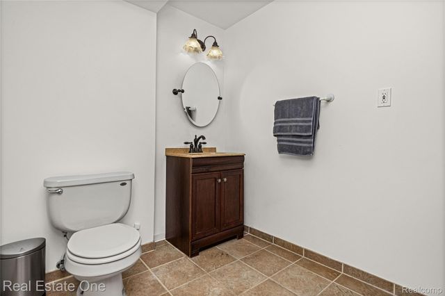 7570 Greenway Lane, West Bloomfield Charter Township, MI 48324