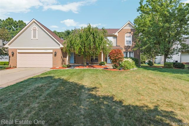7570 Greenway Lane, West Bloomfield Charter Township, MI 48324