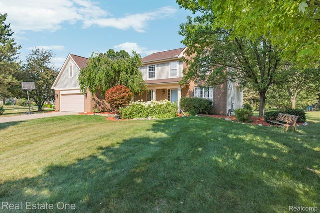 7570 Greenway Lane, West Bloomfield Charter Township, MI 48324