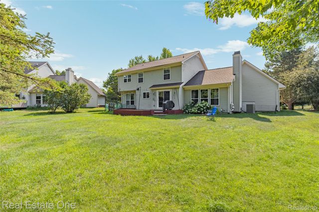 7570 Greenway Lane, West Bloomfield Charter Township, MI 48324