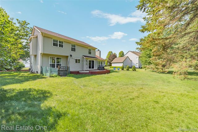 7570 Greenway Lane, West Bloomfield Charter Township, MI 48324