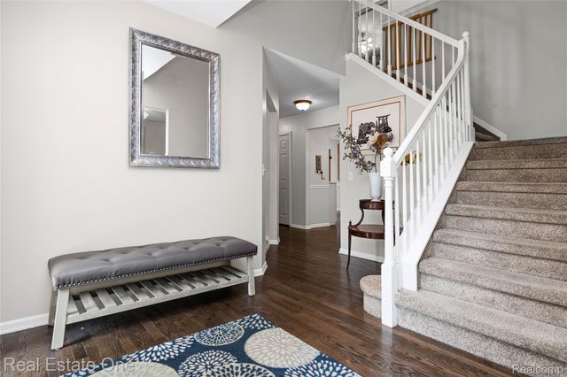 7570 Greenway Lane, West Bloomfield Charter Township, MI 48324