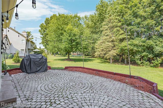 7570 Greenway Lane, West Bloomfield Charter Township, MI 48324