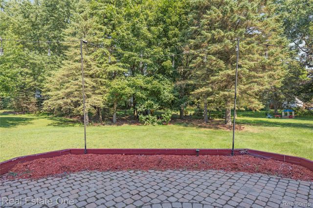 7570 Greenway Lane, West Bloomfield Charter Township, MI 48324