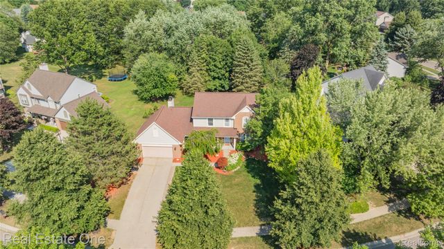 7570 Greenway Lane, West Bloomfield Charter Township, MI 48324