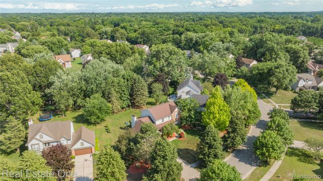 7570 Greenway Lane, West Bloomfield Charter Township, MI 48324