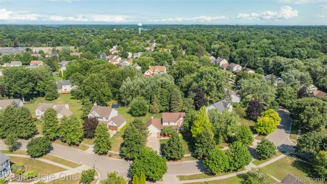 7570 Greenway Lane, West Bloomfield Charter Township, MI 48324