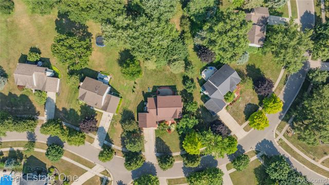 7570 Greenway Lane, West Bloomfield Charter Township, MI 48324