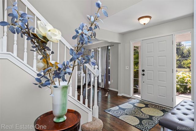 7570 Greenway Lane, West Bloomfield Charter Township, MI 48324