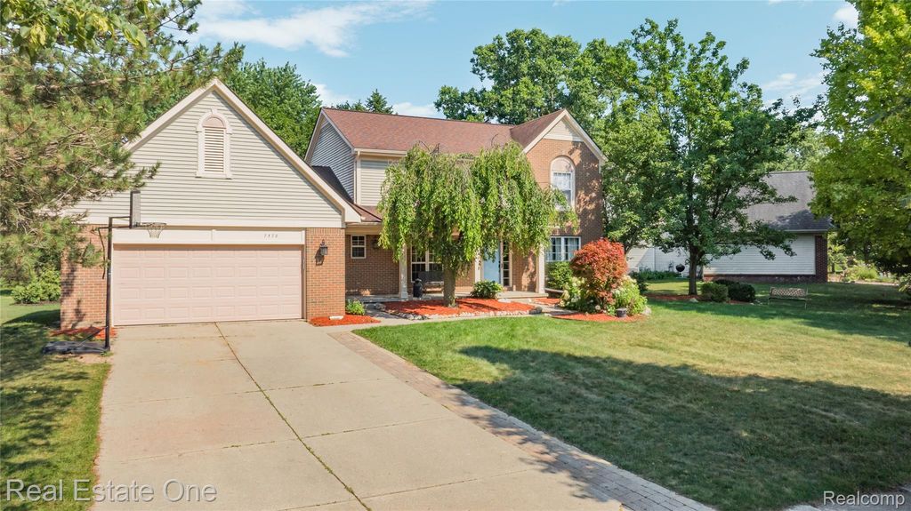 7570 Greenway Lane, West Bloomfield Charter Township, MI 48324