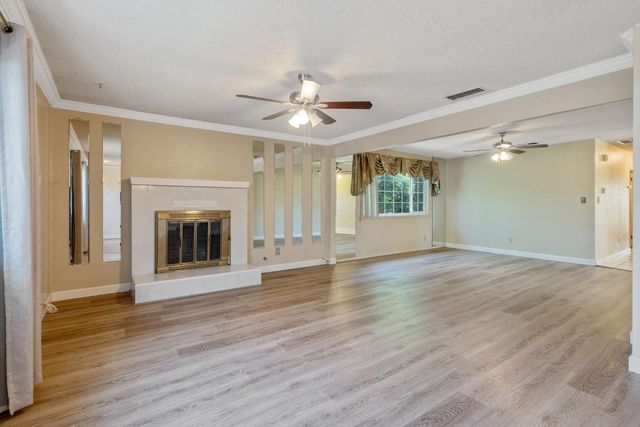4909 E Fillmore Avenue S, Fresno, CA 93727