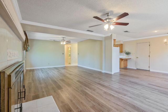 4909 E Fillmore Avenue S, Fresno, CA 93727