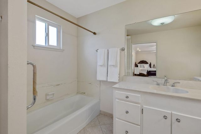 4909 E Fillmore Avenue S, Fresno, CA 93727