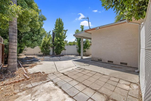 4909 E Fillmore Avenue S, Fresno, CA 93727