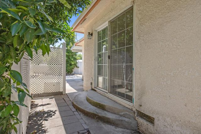 4909 E Fillmore Avenue S, Fresno, CA 93727