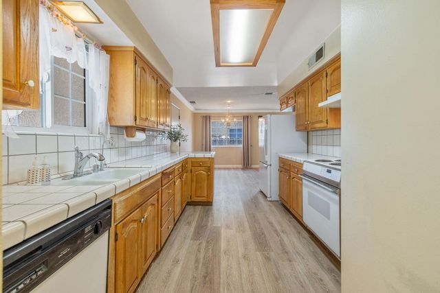 4909 E Fillmore Avenue S, Fresno, CA 93727