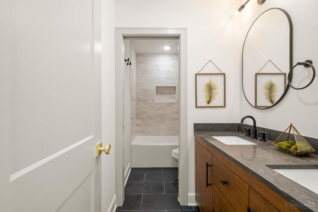 3917 Paxton Avenue, Cincinnati, OH 45209