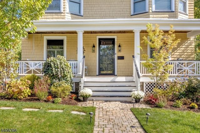 25 Ridgewood Ter, Maplewood Twp., NJ 07040