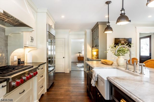 25 Ridgewood Ter, Maplewood Twp., NJ 07040