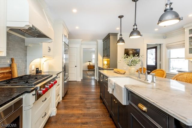 25 Ridgewood Ter, Maplewood Twp., NJ 07040